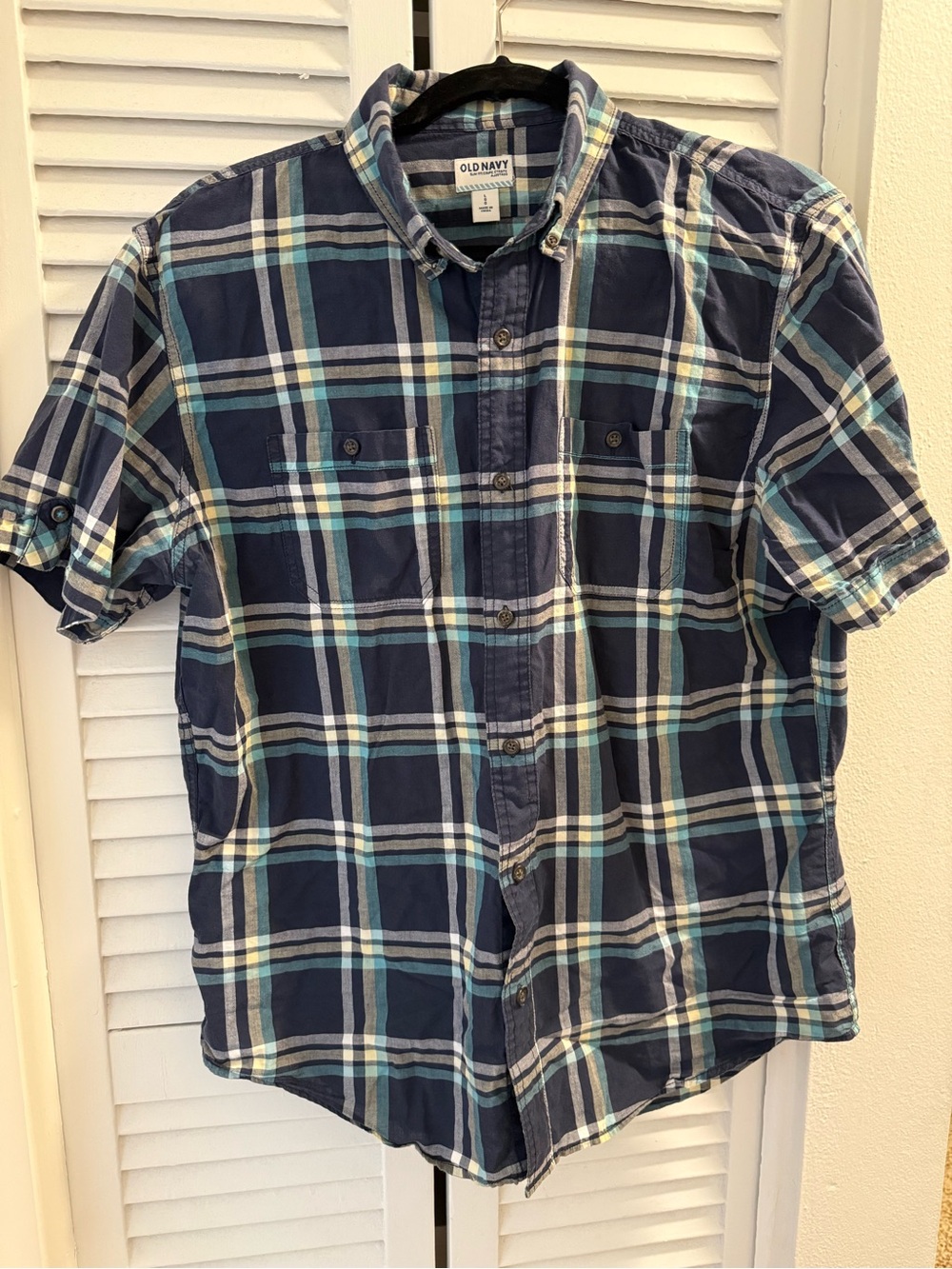 Old Navy Men's Navy Blue Plaid Short Sleeve Button Up Slim Fit Shirt